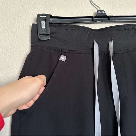 FIGS ZamoraT™ Jogger Scrub Pants Black PO2255 - Picture 7 of 14